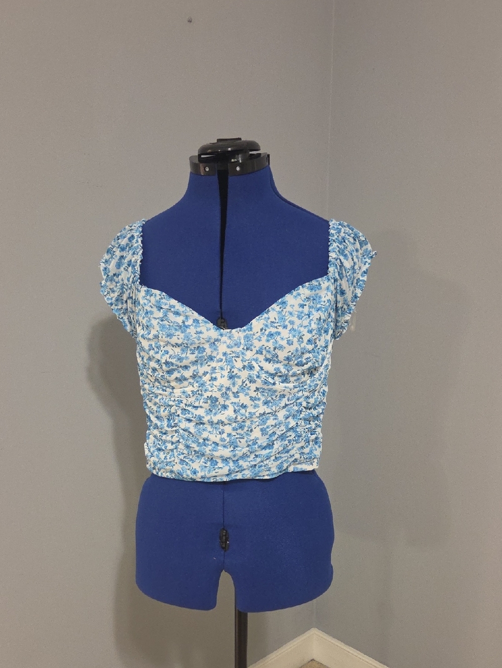 Rue21 Blue and White Floral Sweetheart Crop Top